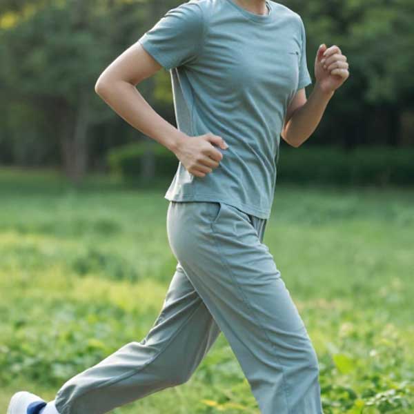 چگونه لباس ورزشی مناسب انتخاب کنیم؟ راهنمای پارچه، سایز و نگهداری